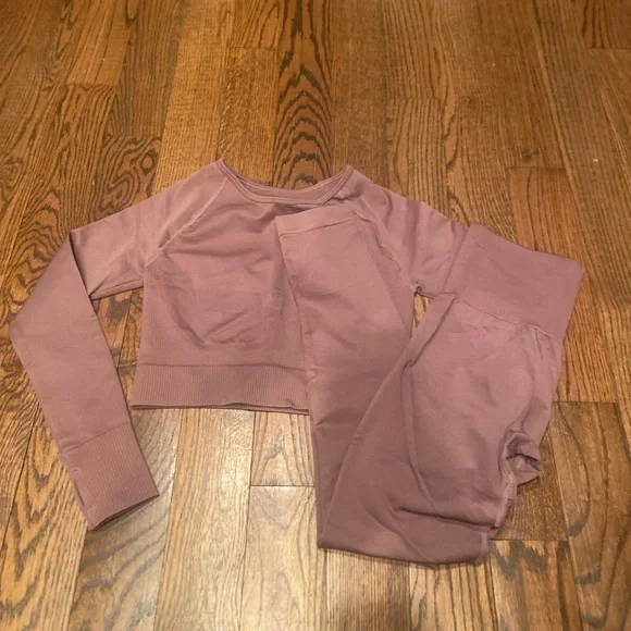 Hotexy Two Piece Workout Set - Picture 6 of 14